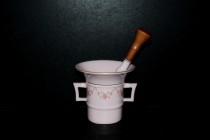 Mortar and pestle, pink porcelain, 0.22 l., 158
