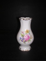 25 111 small vase embossed 16 cm.