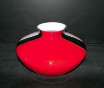 Low Vase large white red black 19 cm.