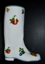 Porcelain boot, fruit decoration 80H, 39cm.