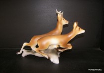 24429 deer running pastel