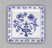 Square plate of 27 cm.