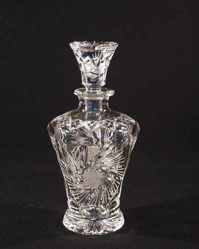 A bottle of 430 ml 40239/26008/043 Cut crystal.