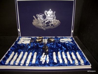 Cutlery 24 pieces of porcelain goose. Cutlery wrapped in a decorative box.