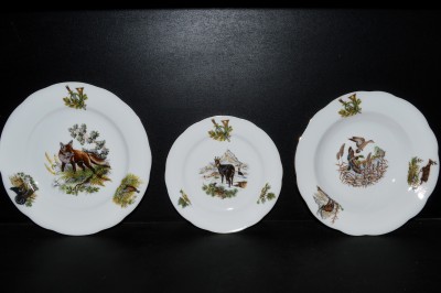 Set of plates Mary Anne 363 hunting 18 pieces.